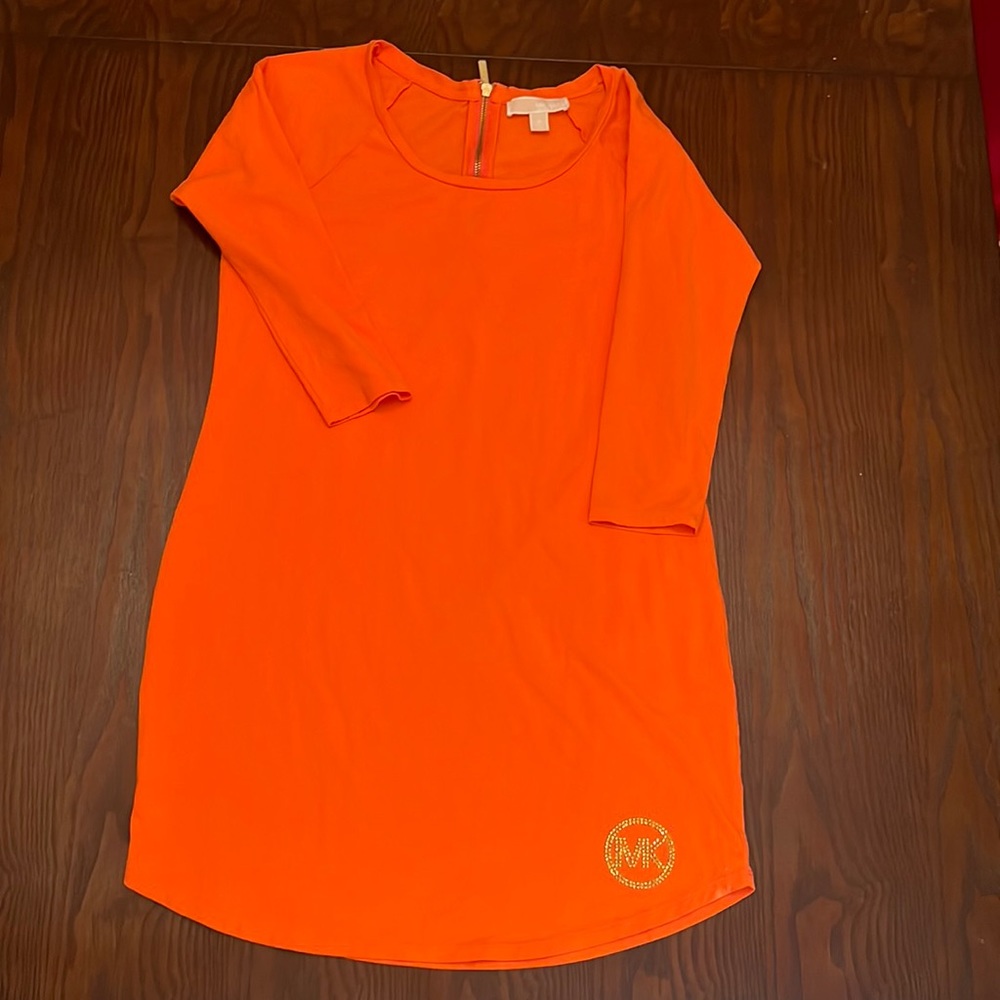 It can be worn as a dress or top